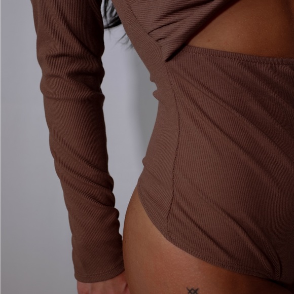 Cut Out Bodysuit- Brown - Picture 4 of 5